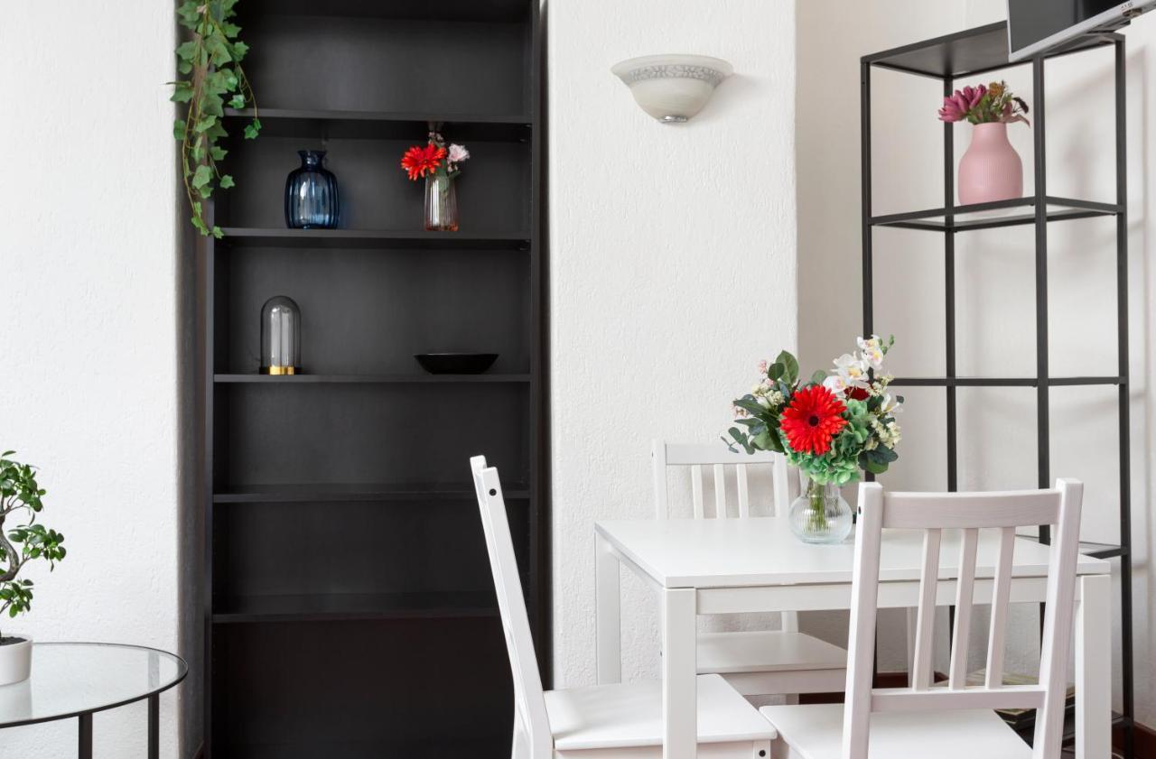 1 Bedroom & 1 Living Room Apt - Duomo 5 밀라노 외부 사진